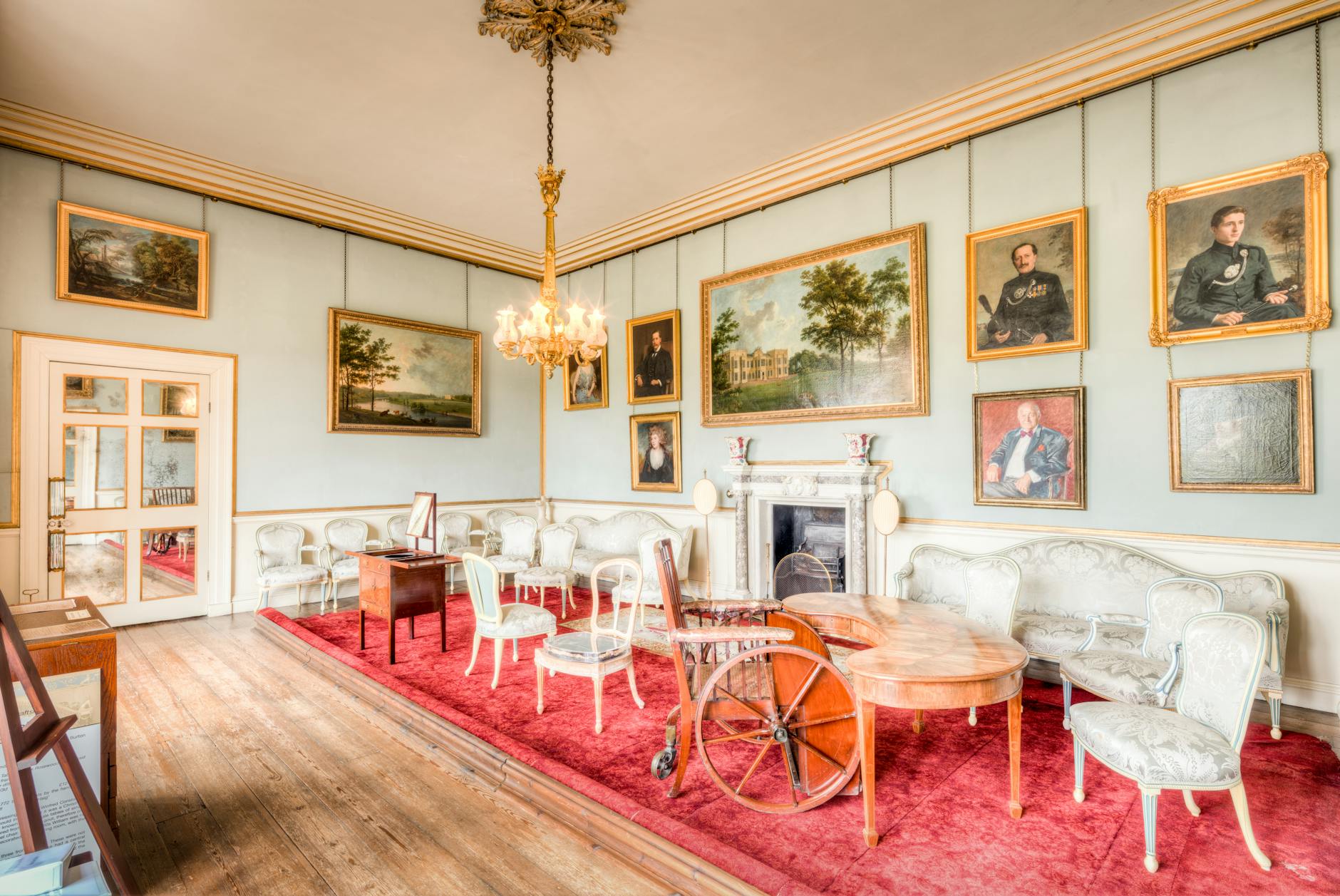 Watches & Wonders: A Few Thoughts on Nostalgia, the 1990s, and Moser’s Streamliner Pump